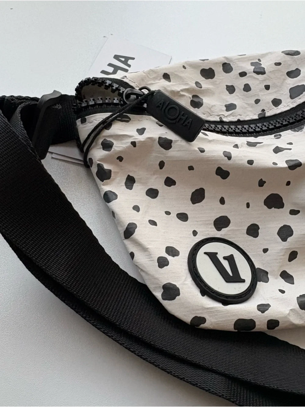 NWT VUORI ALOHA Mini Hip Pack Dune Dots Black and White belt bag - Picture 4 of 5